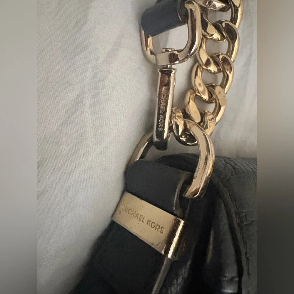 Michael Kors Navy Pebbled Leather Crossbody Authentic MK Tassel Gold Chain Strap - Picture 4 of 12